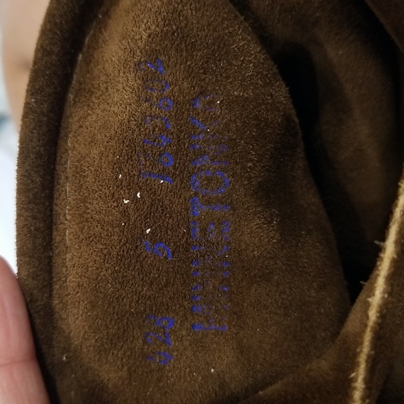 Minnetonka - Womens brown shoes. Size 5 - Picture 5 of 8